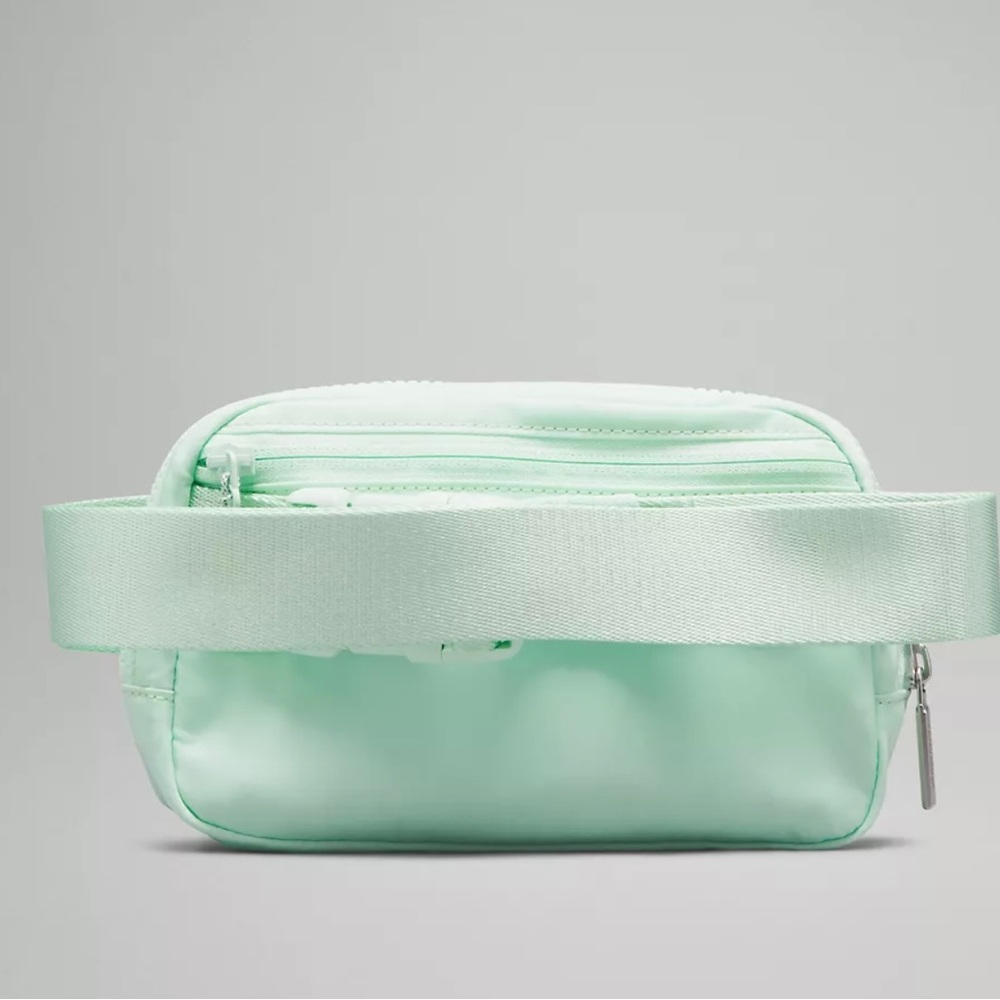 Lululemon Everywhere Belt Bag mint NWT 1L - Picture 2 of 5